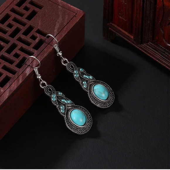 Turquoise and Silver Pendant Necklace Set - Picture 6 of 7
